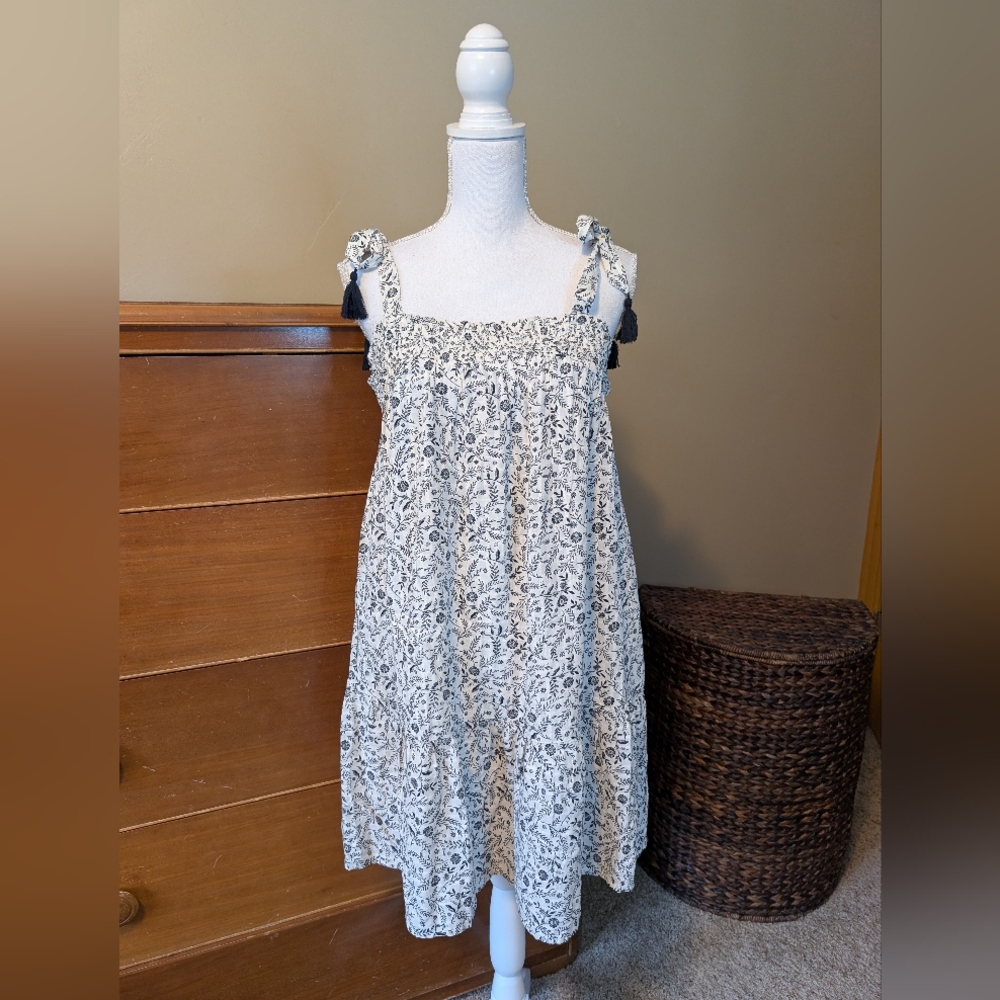 NWT Old Navy Floral Babydoll Smocked Dress Tie Shoulder Straps w Pockets - Picture 2 of 15